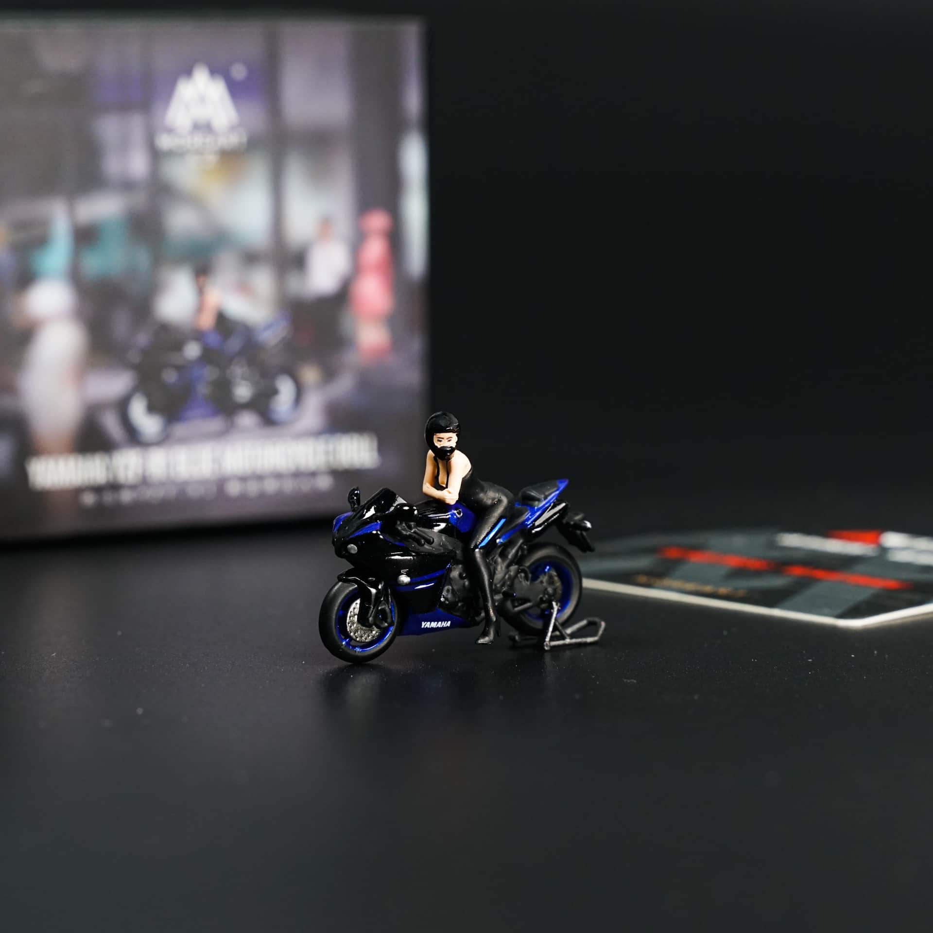 Yamaha YZF-R1 z Figurką Inny - model 1:64